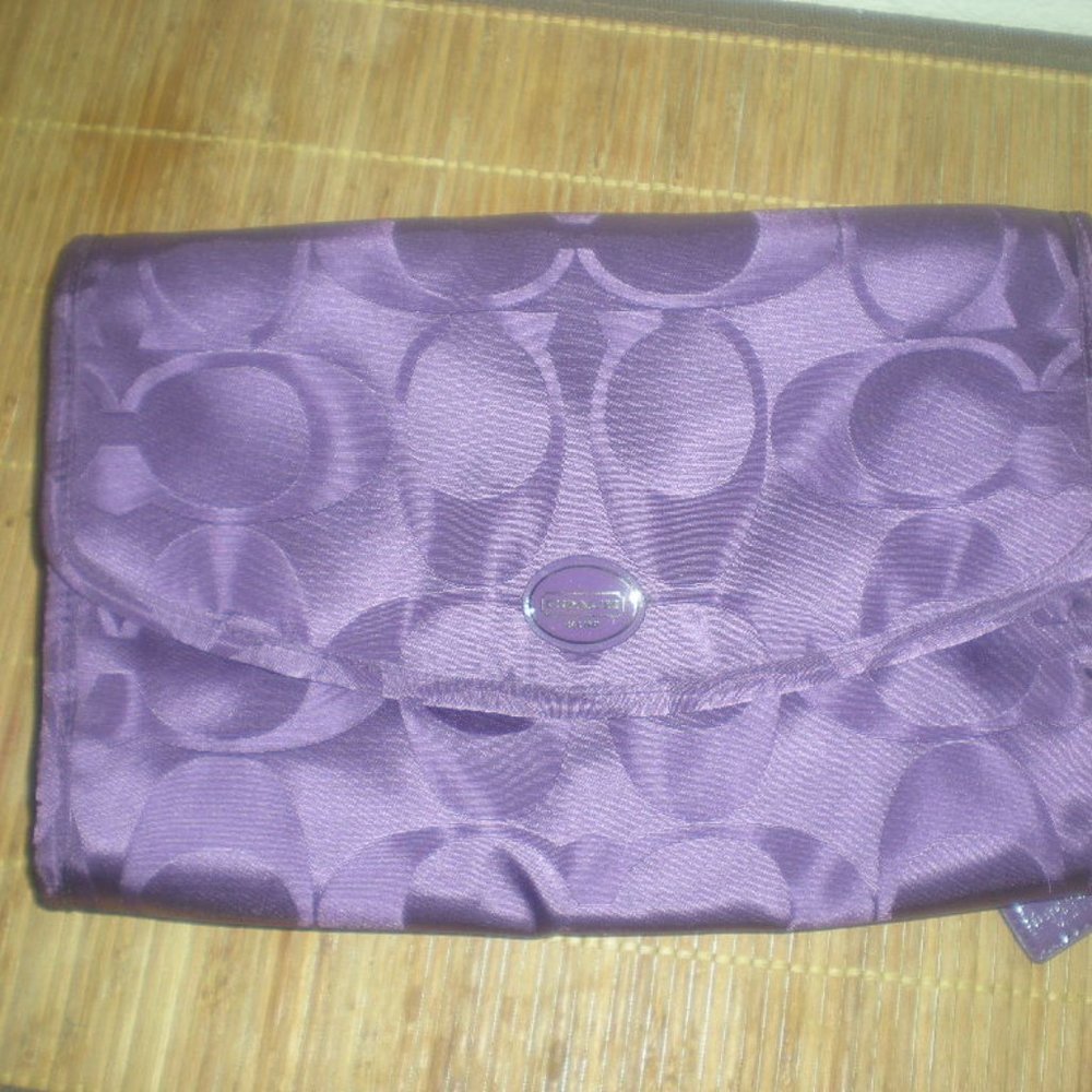 COACH Brand  TOILETRY   Purple  NWOT   Bathroom  s